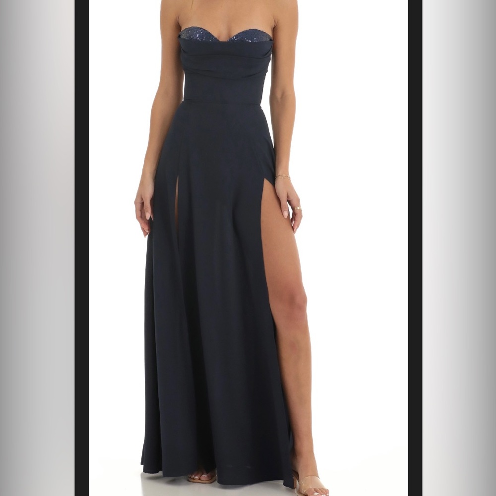 Navy blue Lucy in the sky prom dress 🌌